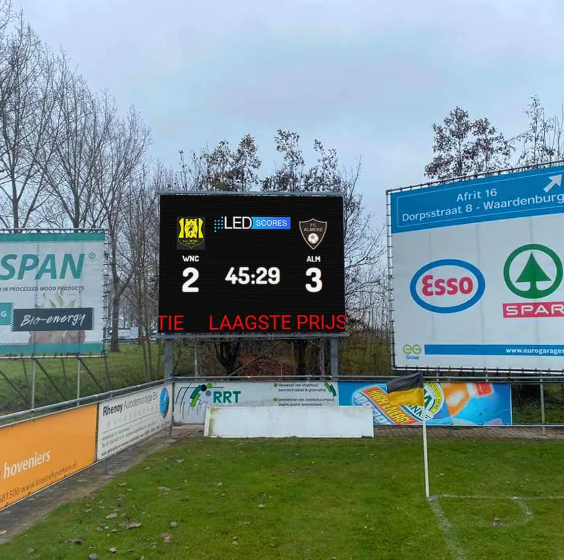 Scorebord met sponsorreclame